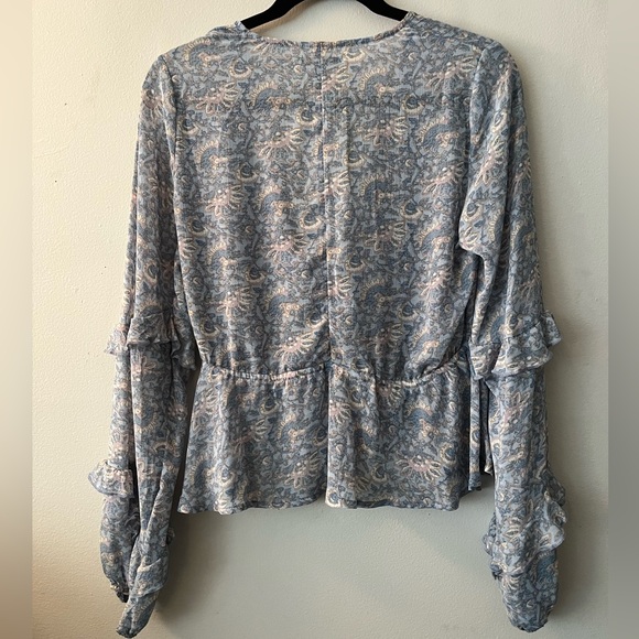 FLOWY CHIFFON LONG SLEEVE - Picture 4 of 4